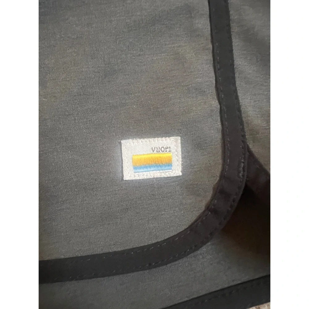 Vuori Mens Banks Shorts Charcoal Grey Black Striped Athletic Gym Swim Shorts 30